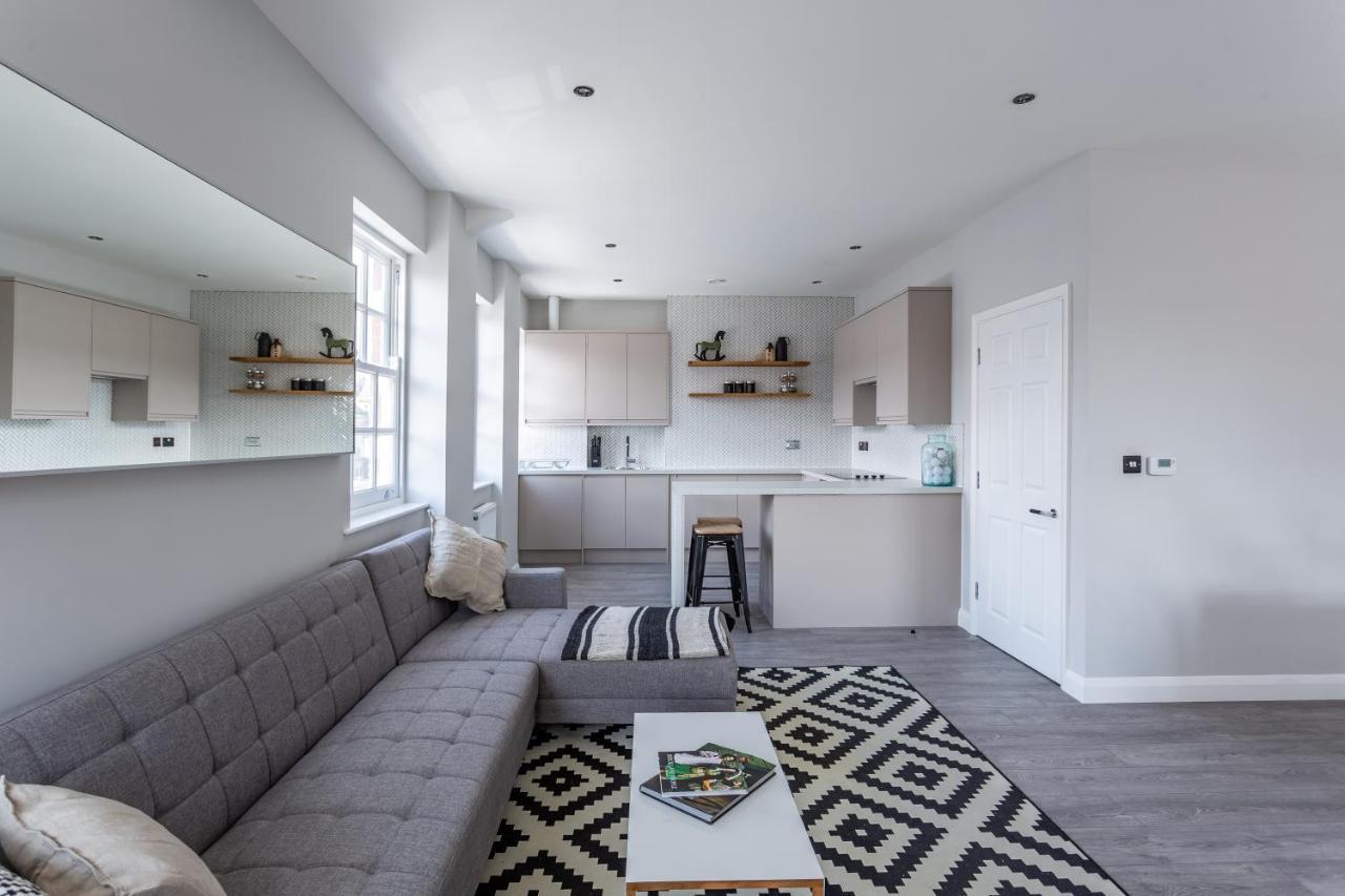 2 Bedroom Apartments With Sofa Bed In Southend المظهر الخارجي الصورة