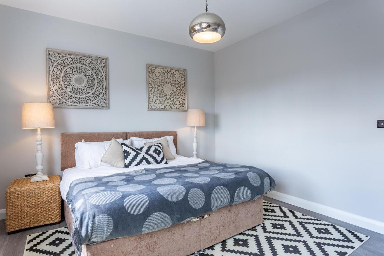 2 Bedroom Apartments With Sofa Bed In Southend المظهر الخارجي الصورة