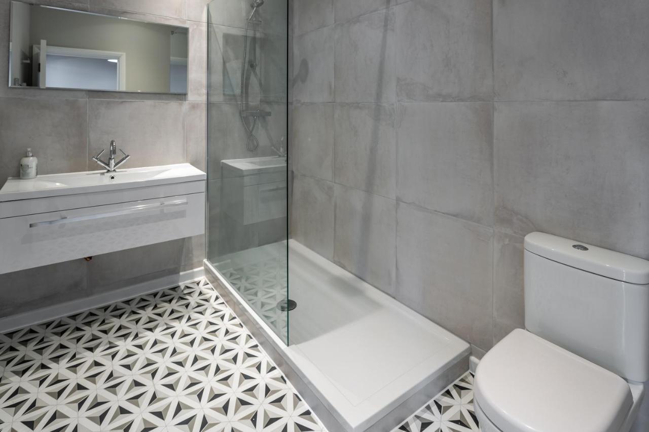 2 Bedroom Apartments With Sofa Bed In Southend المظهر الخارجي الصورة