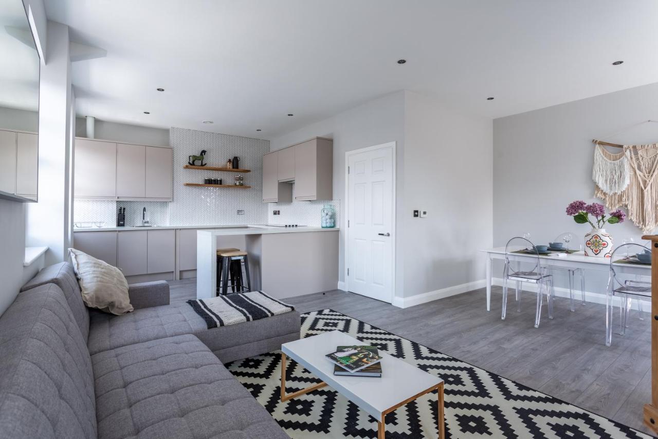2 Bedroom Apartments With Sofa Bed In Southend المظهر الخارجي الصورة