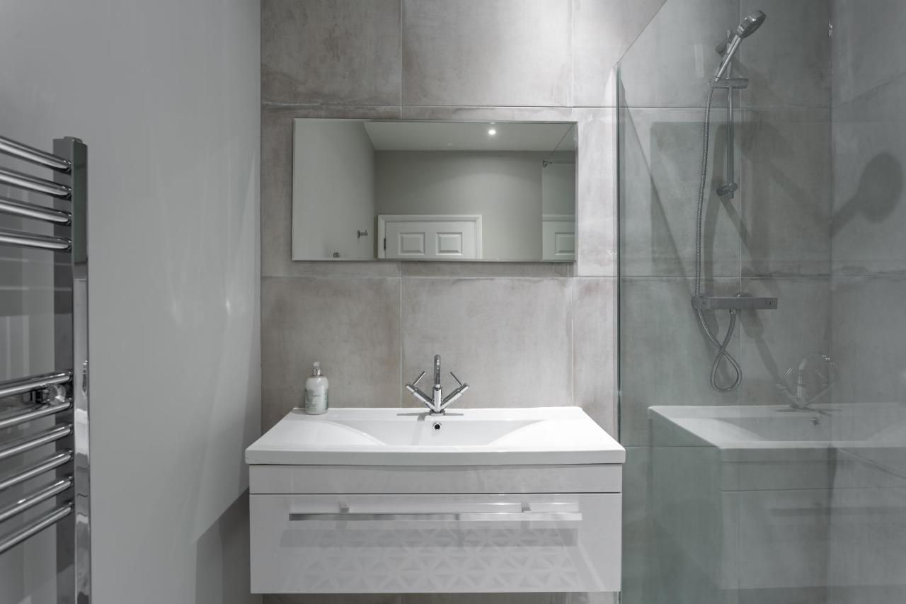 2 Bedroom Apartments With Sofa Bed In Southend المظهر الخارجي الصورة